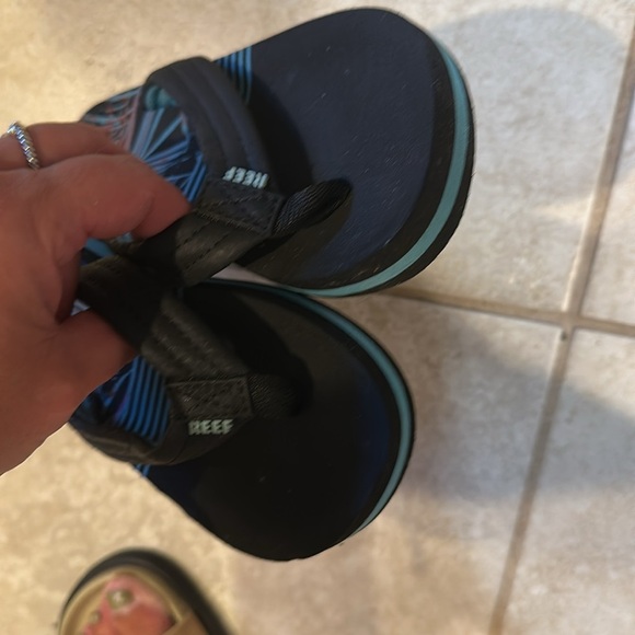 Reef Ahi Sandals Tropical Dream Flip Flops 13/1 Kids - Picture 2 of 5